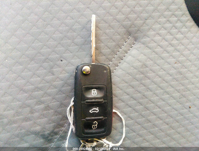 3VW2B7AJ7HM332123