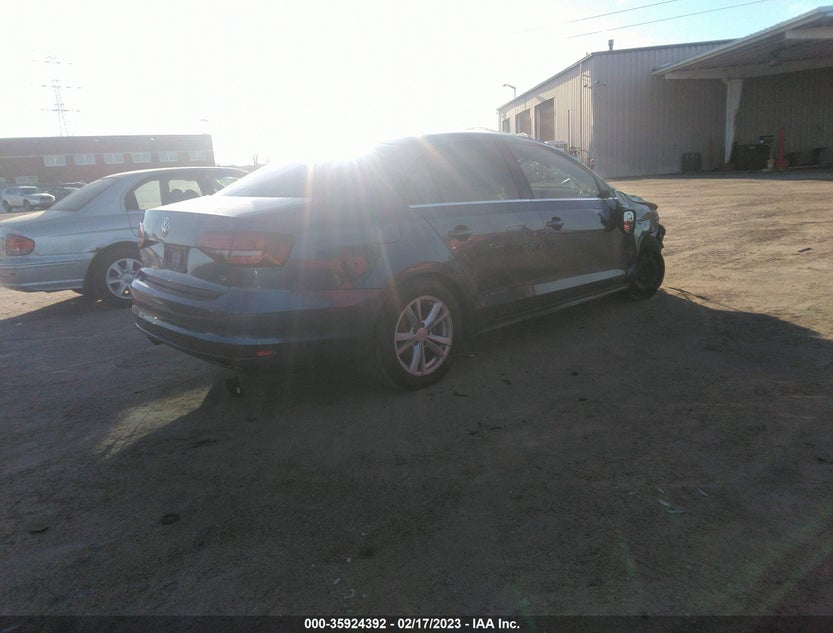 3VW2B7AJ7HM332123