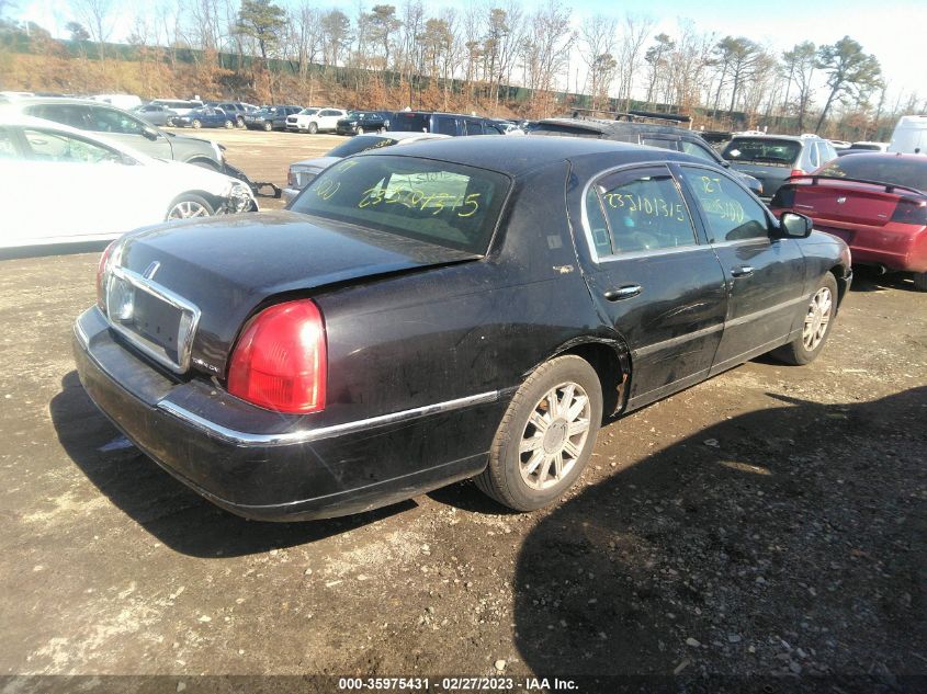 2009 Lincoln Town Car Signature Limited VIN: 2LNHM82V49X604935 Lot: 35975431