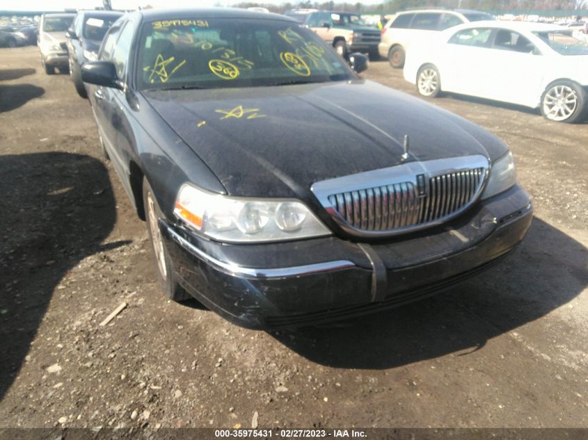 2009 Lincoln Town Car Signature Limited VIN: 2LNHM82V49X604935 Lot: 35975431