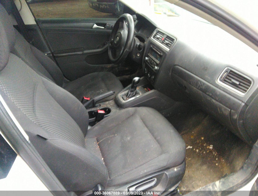3VW2K7AJ9DM371158