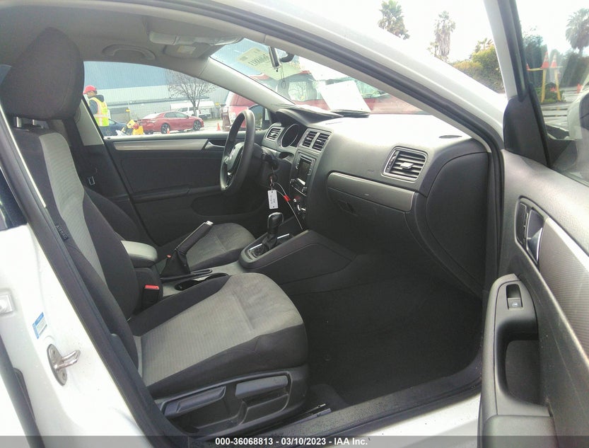 3VW2B7AJXHM351376