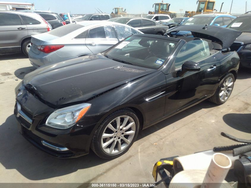 VIN WDDPK3JA0GF124364 2016 Mercedes-Benz SLK-Class,... no.2