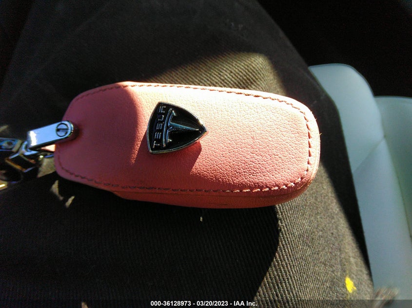 2016 Tesla Model X 60D/70D/75D/90D VIN: 5YJXCDE26GF026587 Lot: 36128973