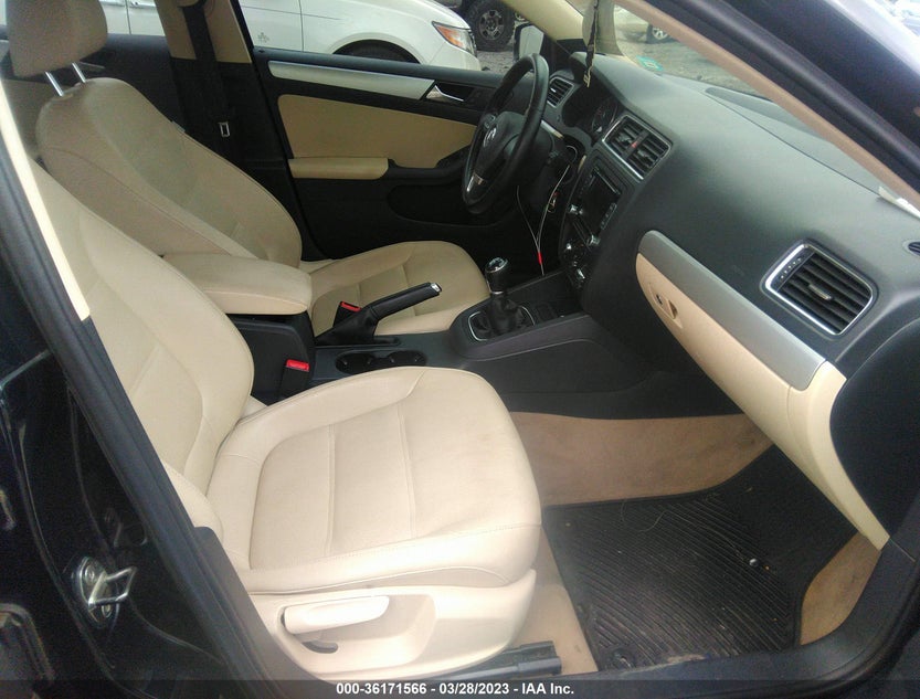 3VW3L7AJ8CM401735