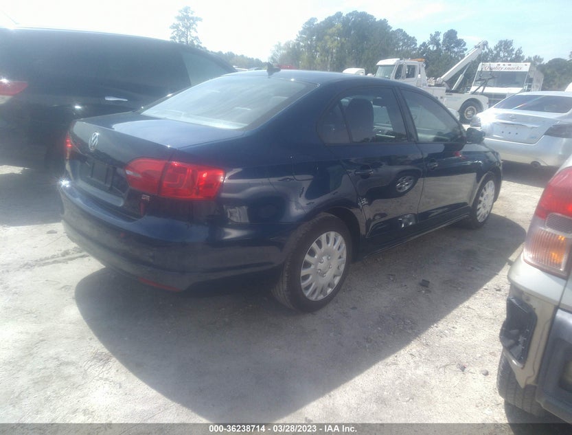3VWD17AJ9EM382268
