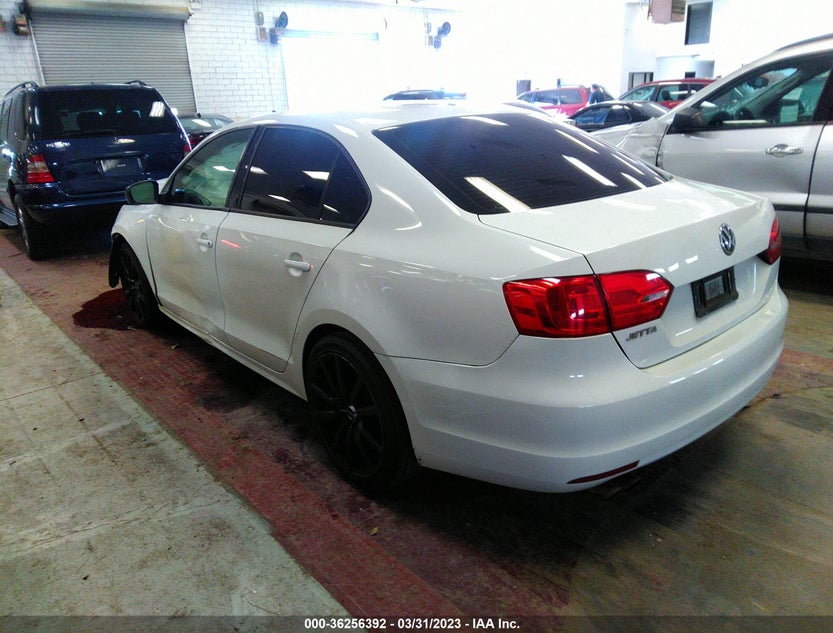3VW2K7AJ7EM326043