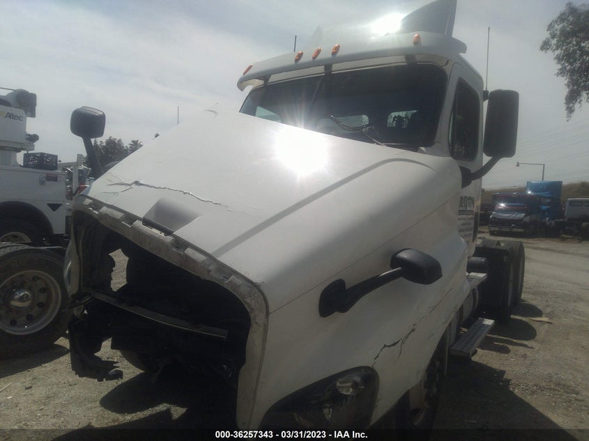 3AKJGEDV8FDGL1464 2015   photo no. 2