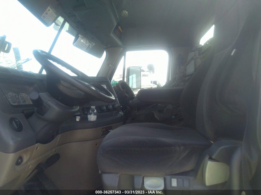 3AKJGEDV8FDGL1464 2015   photo no. 5