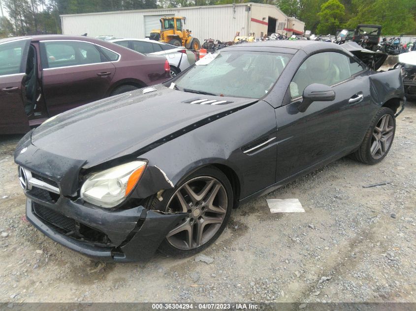 VIN WDDPK4HA9FF113597 2015 Mercedes-Benz SLK-Class,... no.2