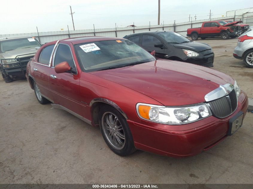 1LNFM82W1WY709069 1998 Lincoln Town Car Signature