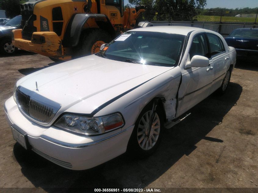 2004 Lincoln Town Car Signature VIN: 1LNHM81W94Y635410 Lot: 36556951