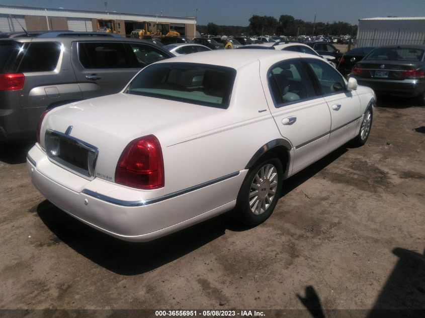 2004 Lincoln Town Car Signature VIN: 1LNHM81W94Y635410 Lot: 36556951