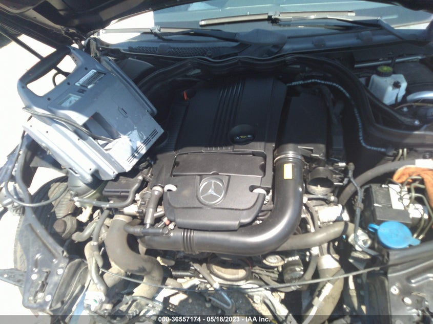 2013 MERCEDES-BENZ C 250 SPORT/LUXURY - WDDGF4HB8DA782435