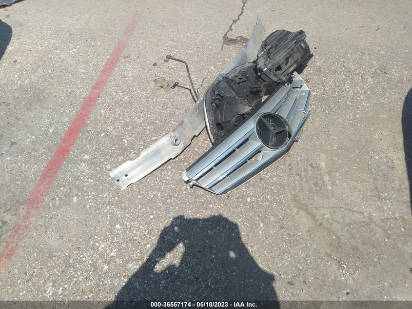 2013 MERCEDES-BENZ C 250 SPORT/LUXURY - WDDGF4HB8DA782435