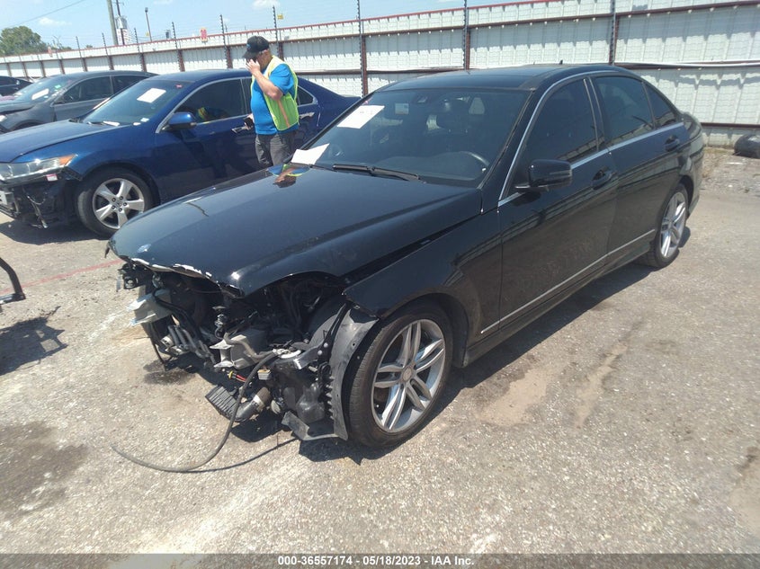 2013 MERCEDES-BENZ C 250 SPORT/LUXURY - WDDGF4HB8DA782435