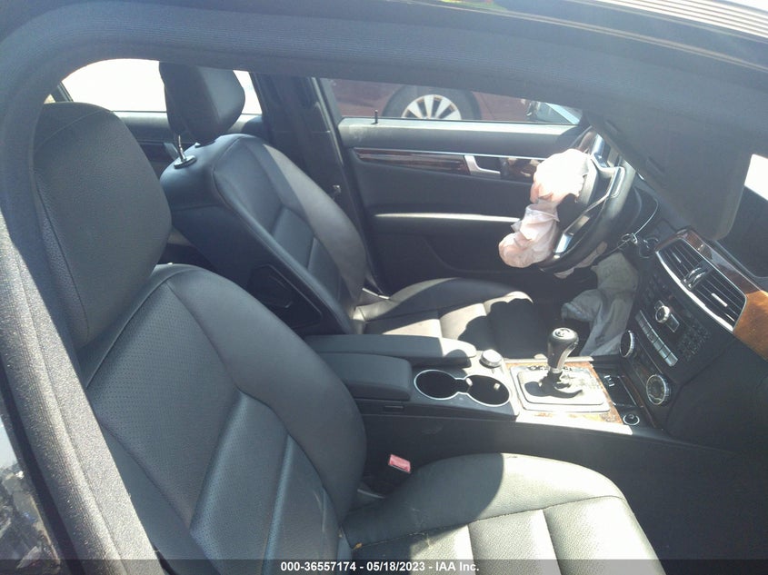2013 MERCEDES-BENZ C 250 SPORT/LUXURY - WDDGF4HB8DA782435