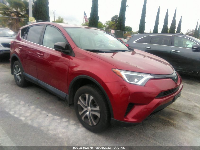 2T3ZFREV9JW494077 2018 Toyota Rav4 Le