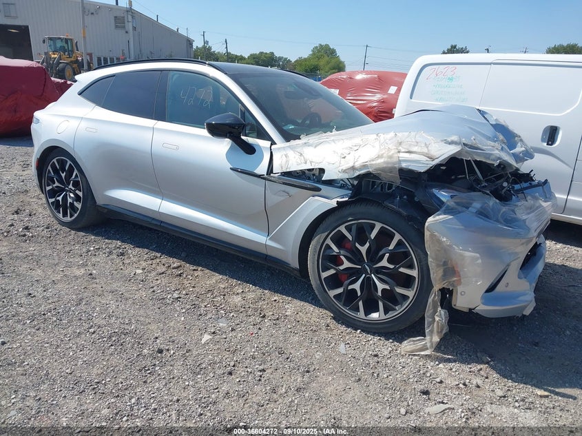 2021 Aston Martin Dbx