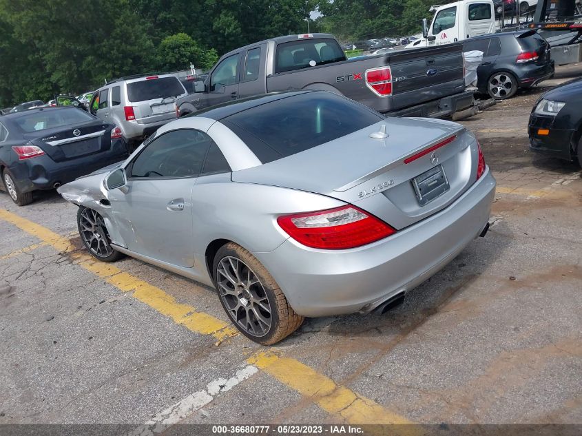 VIN WDDPK4HA8FF105331 2015 Mercedes-Benz SLK-Class,... no.3