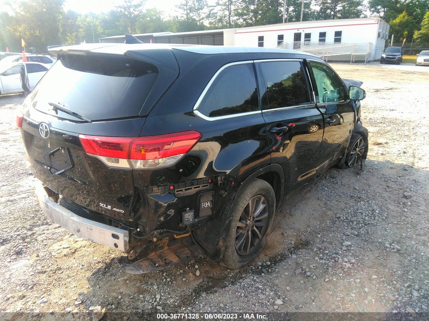 5TDJZRFH3HS416774 2017 TOYOTA HIGHLANDER photo no. 4