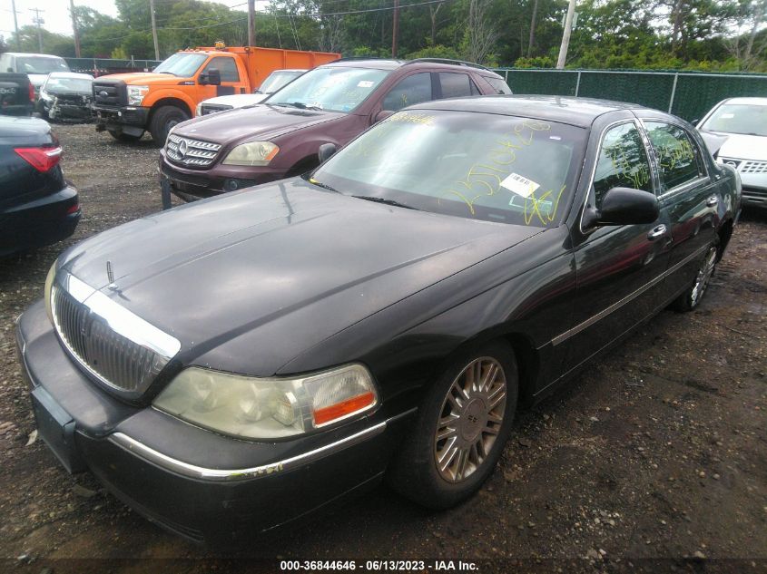 2009 Lincoln Town Car Signature Limited VIN: 2LNHM82V29X626786 Lot: 36844646