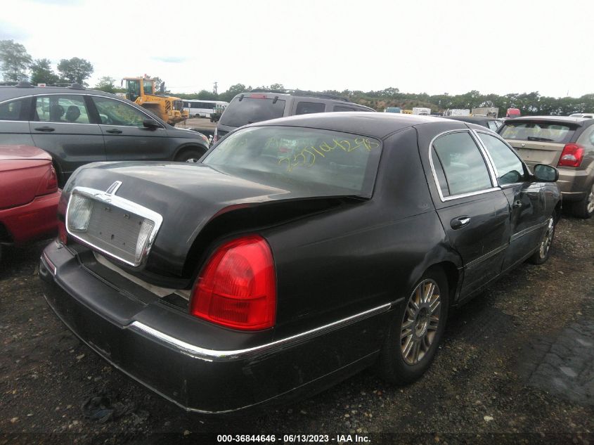 2009 Lincoln Town Car Signature Limited VIN: 2LNHM82V29X626786 Lot: 36844646