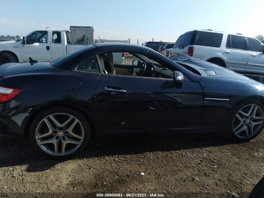 VIN WDDPK3JA0GF115793 2016 Mercedes-Benz SLK-Class,... no.13