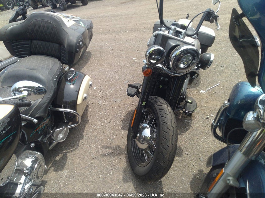 2018 HARLEY-DAVIDSON FLHC HERITAGE CLASSIC 1HD1YAJ18JC027102