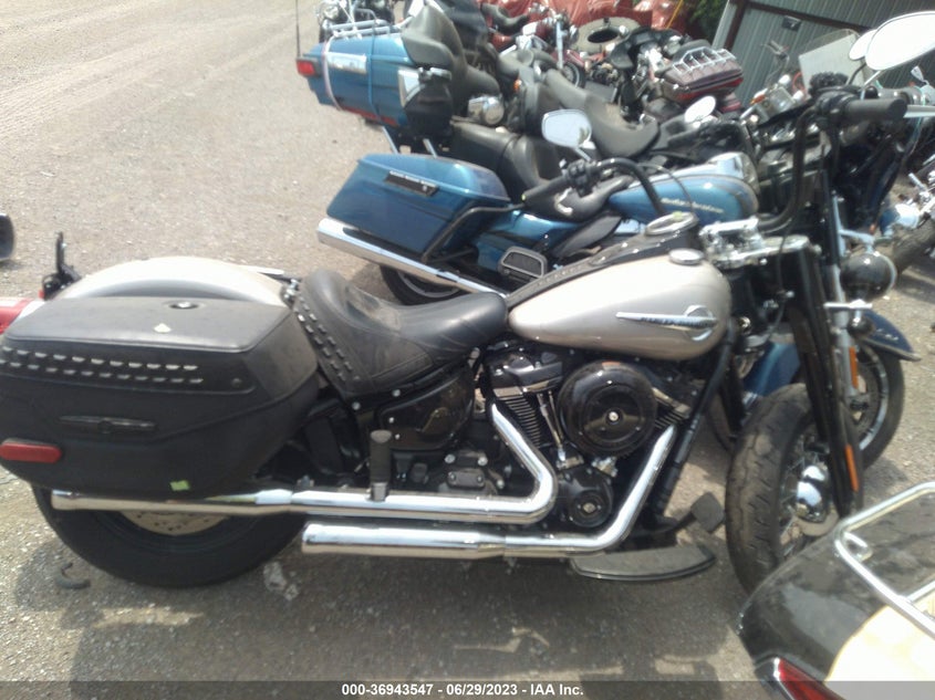 2018 HARLEY-DAVIDSON FLHC HERITAGE CLASSIC 1HD1YAJ18JC027102