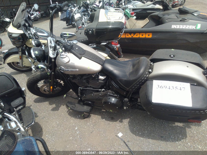 2018 HARLEY-DAVIDSON FLHC HERITAGE CLASSIC 1HD1YAJ18JC027102