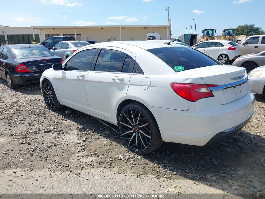 2013 CHRYSLER 200 VIN: 1C3CCBAB2DN640675
