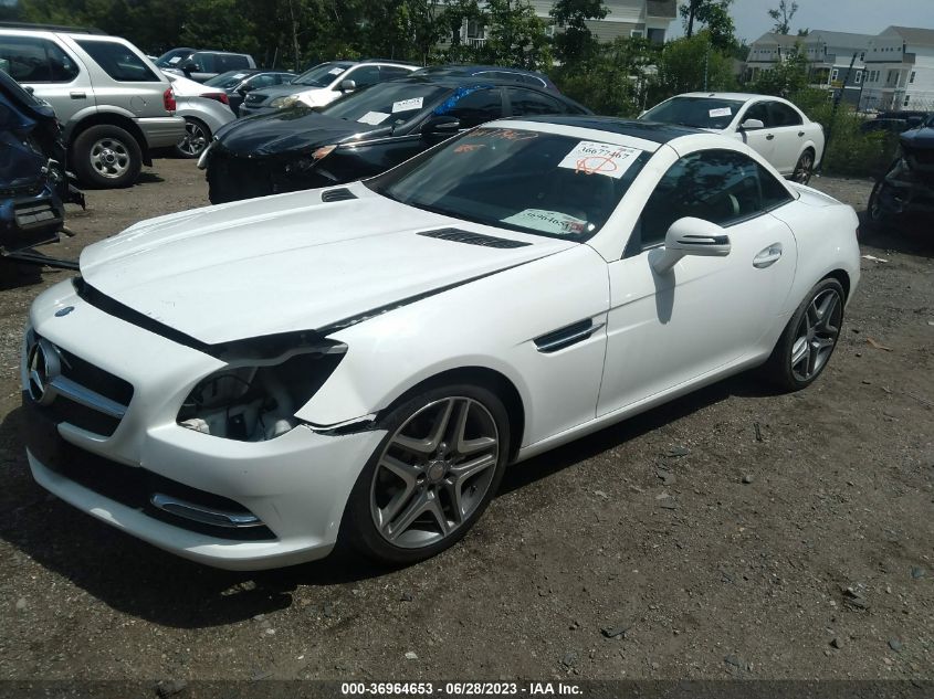 VIN WDDPK4HA5FF096765 2015 Mercedes-Benz SLK-Class,... no.2