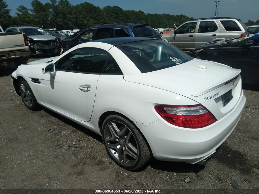 VIN WDDPK4HA5FF096765 2015 Mercedes-Benz SLK-Class,... no.3