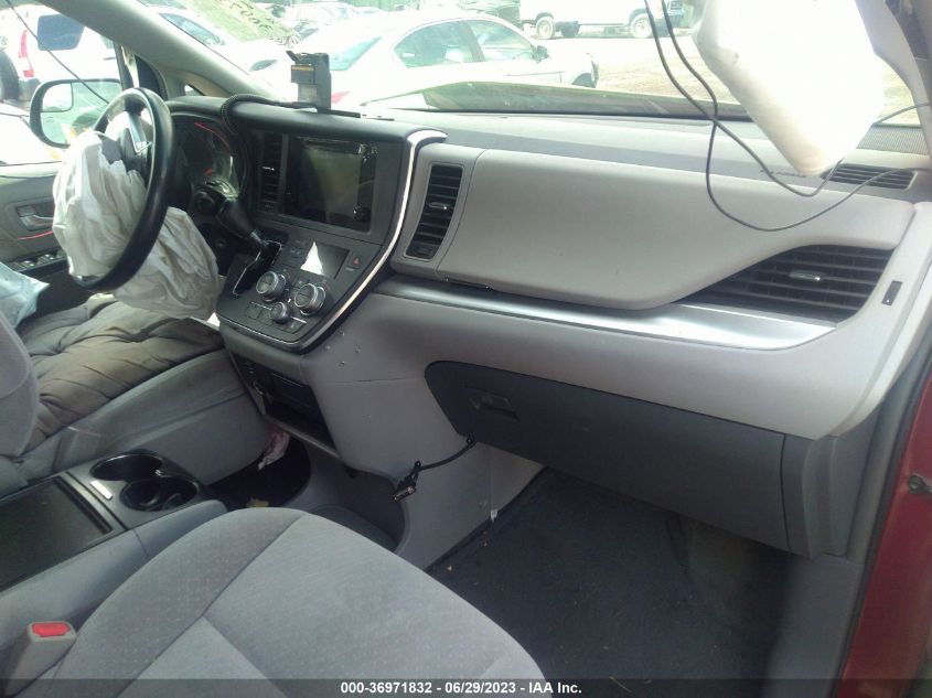 5TDKZ3DCXHS809146 2017 Toyota Sienna Le 8 Passenger