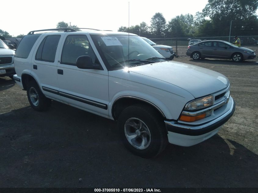 1GNCS13WXW2272606 1998 Chevrolet Blazer Lt