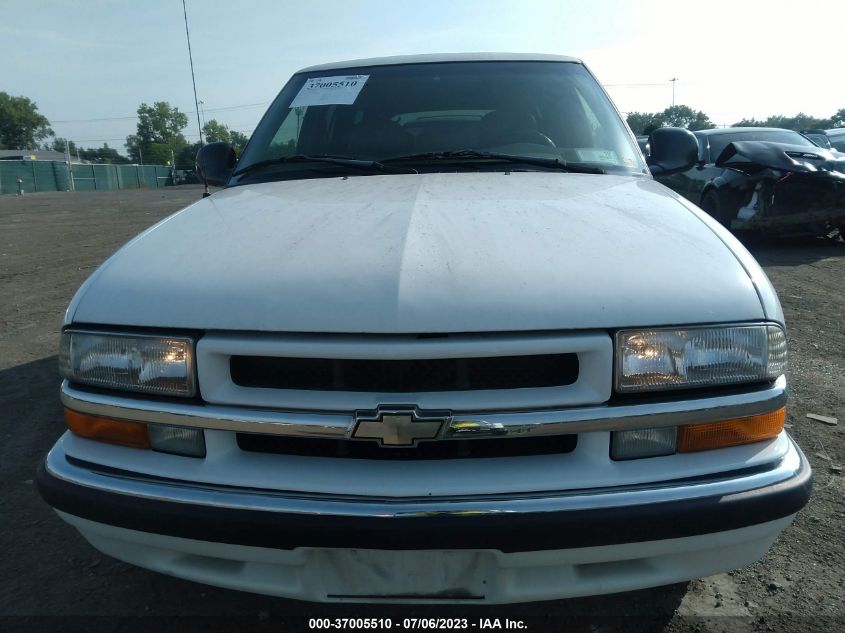 1998 Chevrolet Blazer Lt VIN: 1GNCS13WXW2272606 Lot: 37005510