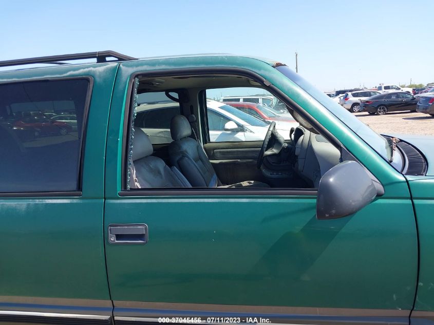 1999 Chevrolet Suburban VIN: 1GNFK16R1XJ453183 Lot: 37045456