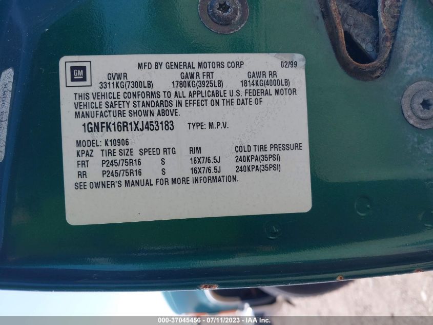 1999 Chevrolet Suburban VIN: 1GNFK16R1XJ453183 Lot: 37045456