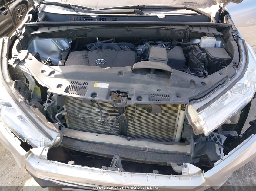 2019 TOYOTA HIGHLANDER LE PLUS VIN: 5TDZZRFH5KS360265