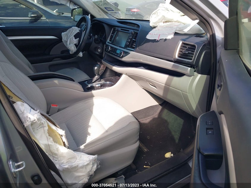 2019 TOYOTA HIGHLANDER LE PLUS VIN: 5TDZZRFH5KS360265