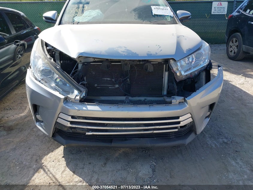 2019 TOYOTA HIGHLANDER LE PLUS VIN: 5TDZZRFH5KS360265