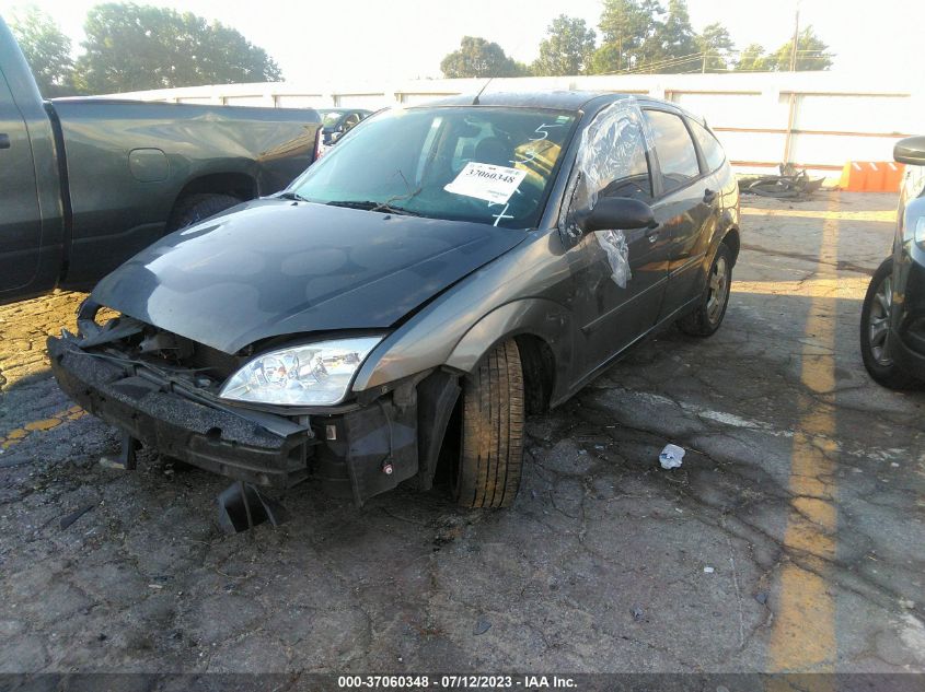 2005 Ford Focus Zx5 VIN: 3FAFP37N15R145327 Lot: 40712889