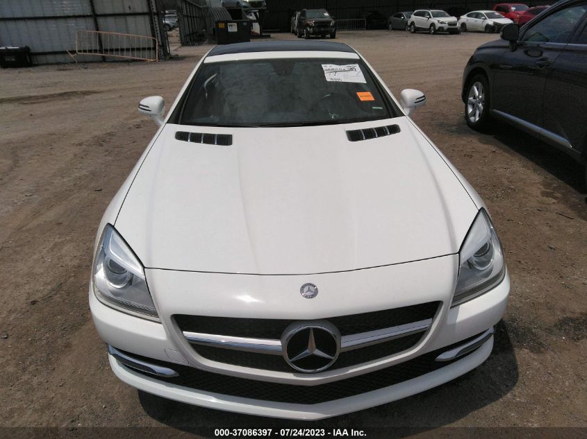 VIN WDDPK4HA3FF096621 2015 Mercedes-Benz SLK-Class,... no.13