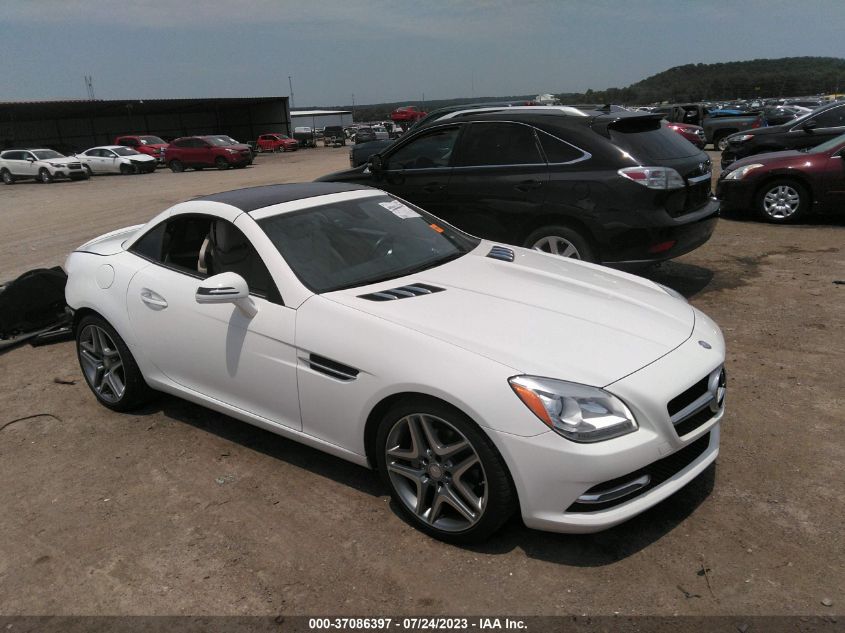 VIN WDDPK4HA3FF096621 2015 Mercedes-Benz SLK-Class,... no.1