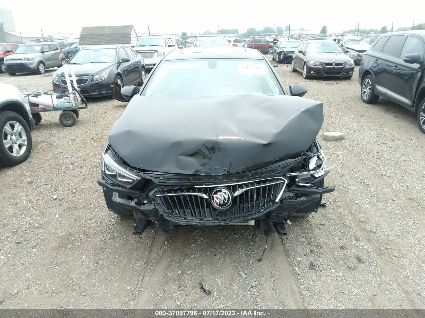 2018 Buick Regal Sportback Essence VIN: W04GP6SX5J1139554 Lot: 37097796