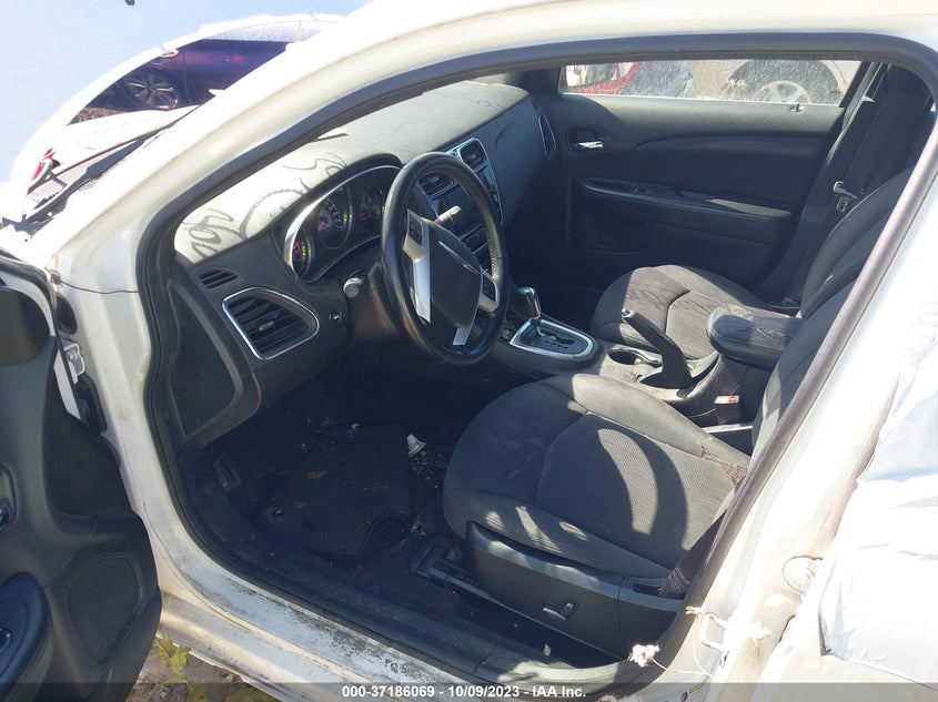 2014 CHRYSLER 200 auction photo 5