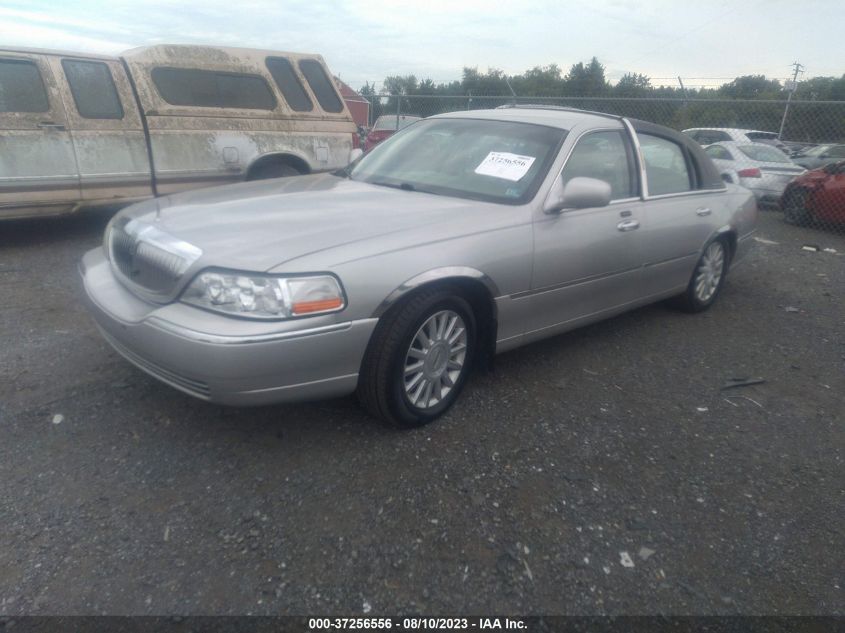 2004 Lincoln Town Car Signature VIN: 1LNHM81WX4Y604053 Lot: 37256556