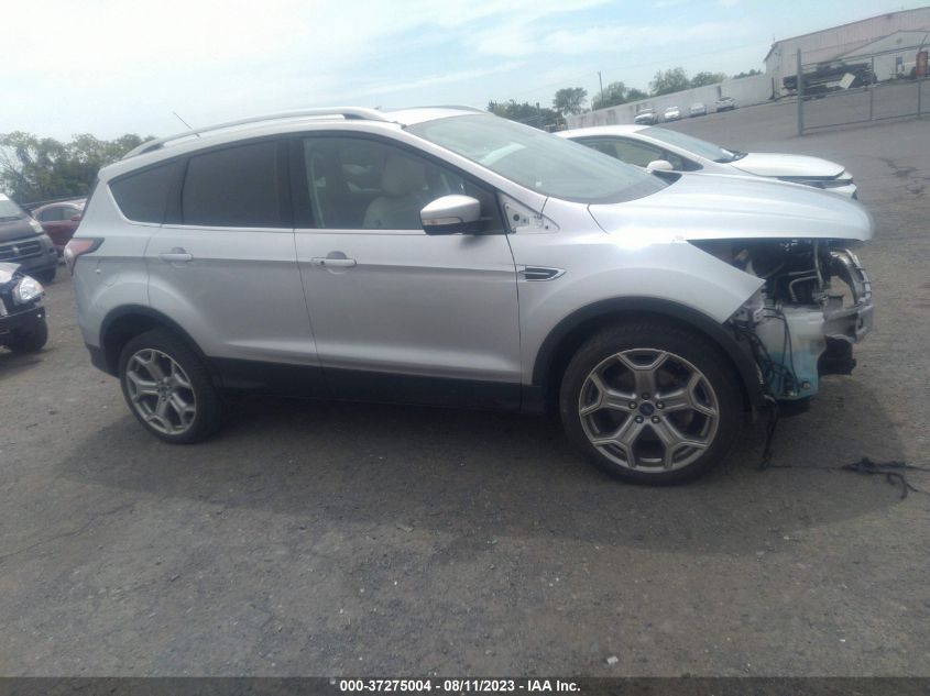 1FMCU9J93HUA10458 2017 Ford Escape Titanium