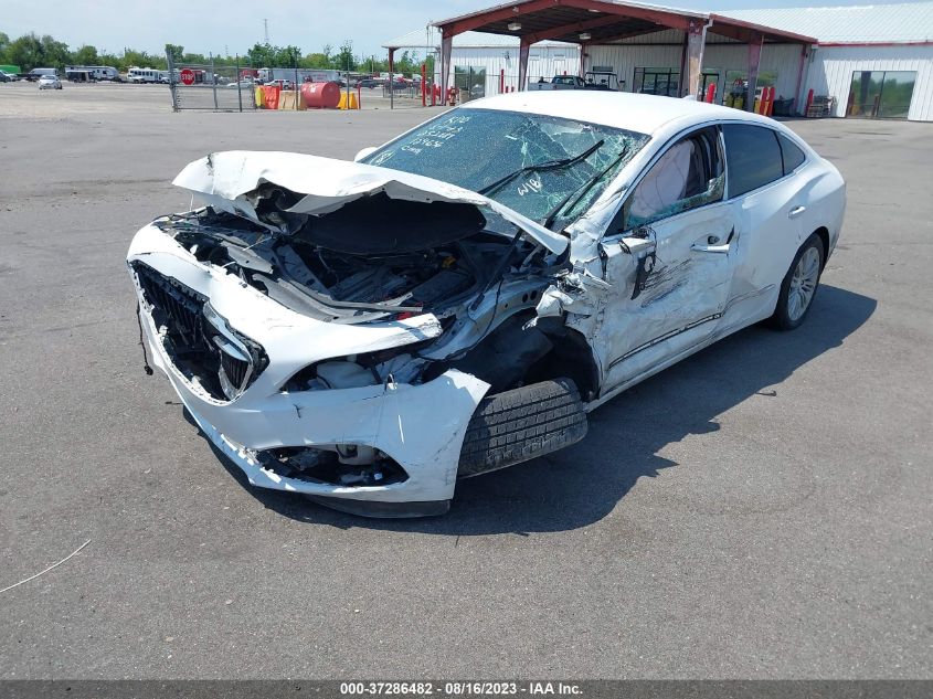 1G4ZP5SZ3JU124636 2018 Buick Lacrosse Essence